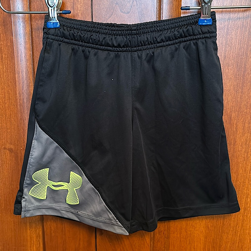 Under Armour loose fit activewear shorts size YXS